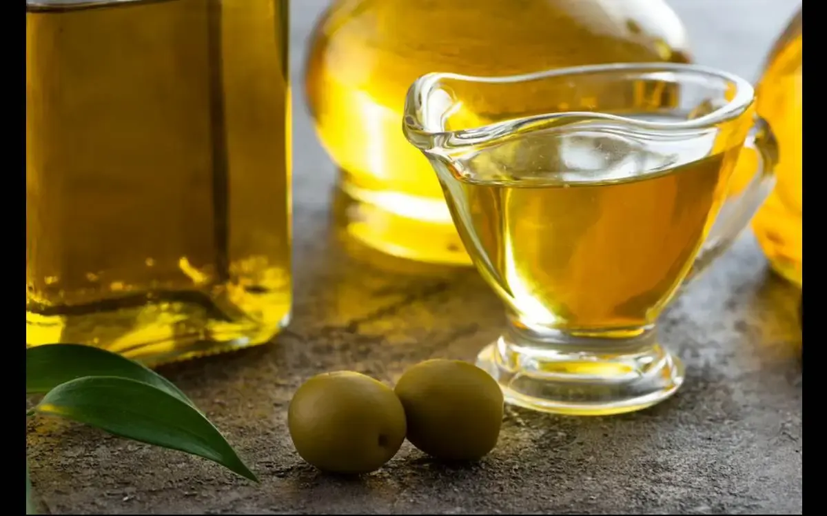 5 Manfaat Minyak Zaitun Untuk Perawatan Wajah, Cocok Buat yang Ingin Kulit Wajah Sehat dan Bersinar (Sumber : freepik.com)