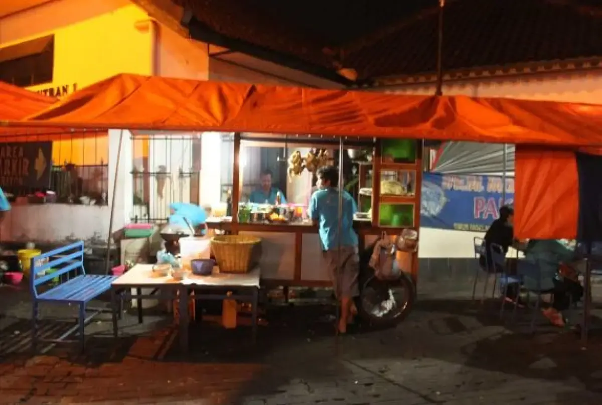 Bakmi Pak Lele Alun-alun Utara Yogyakarta.  (Sumber : gudeg.net)