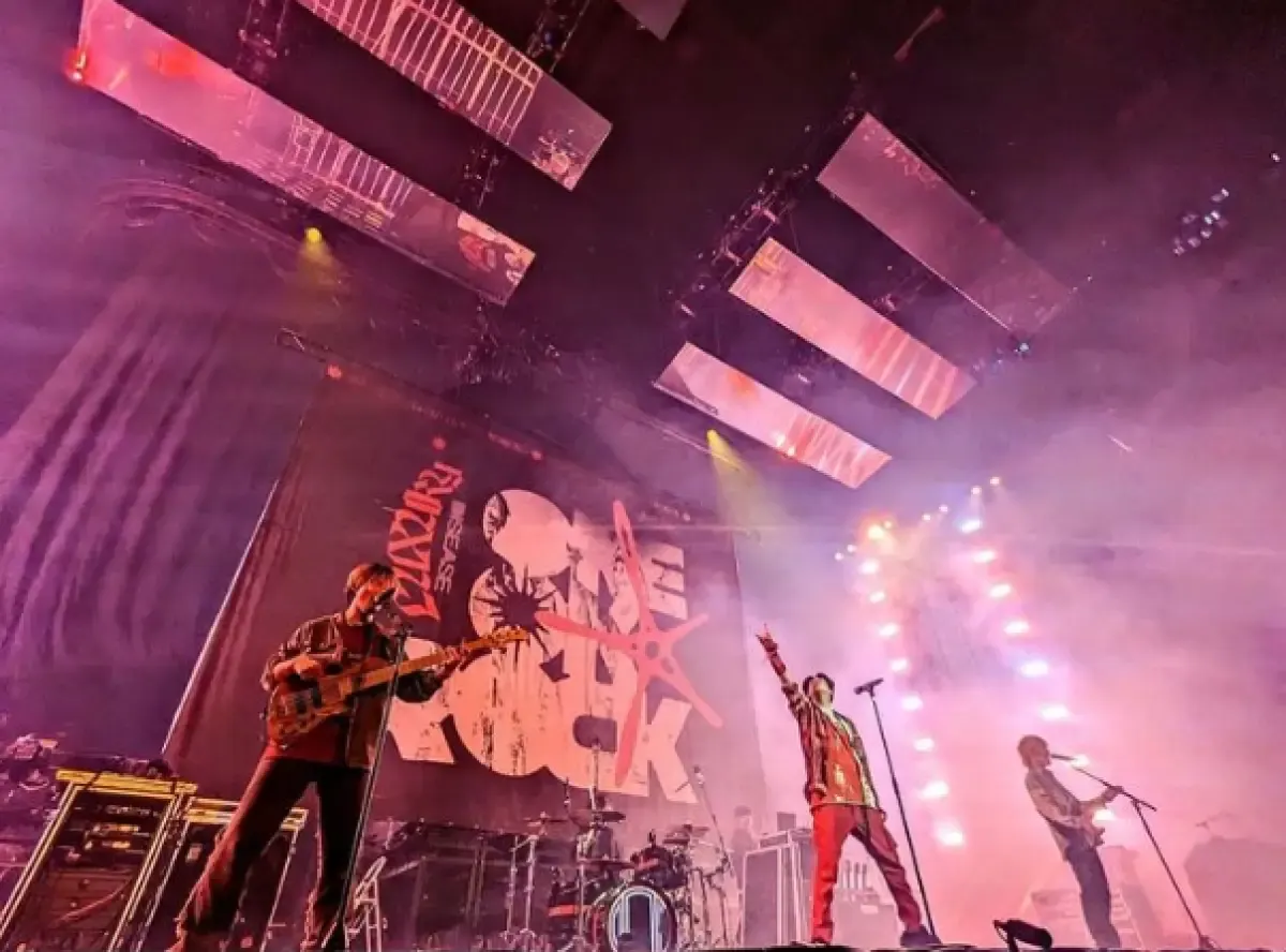 Penampilan One Ok Rock di atas panggung. (Sumber : Instagram/oneokrockofficial)