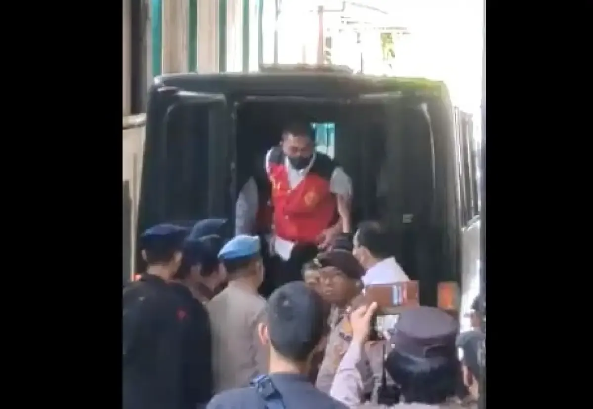 Mario Dandy dan Shane Lukas menjalani sidang perdana di PN Jaksel (Sumber : Tangkapan Layar Youtube KompasTV)