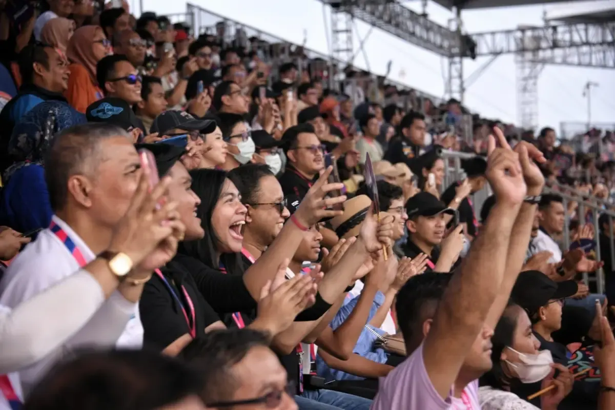 Mantan Gubernur DKI Jakarta Anies Baswedan nonton Formula E (Sumber : Twitter/aniesbaswedan)
