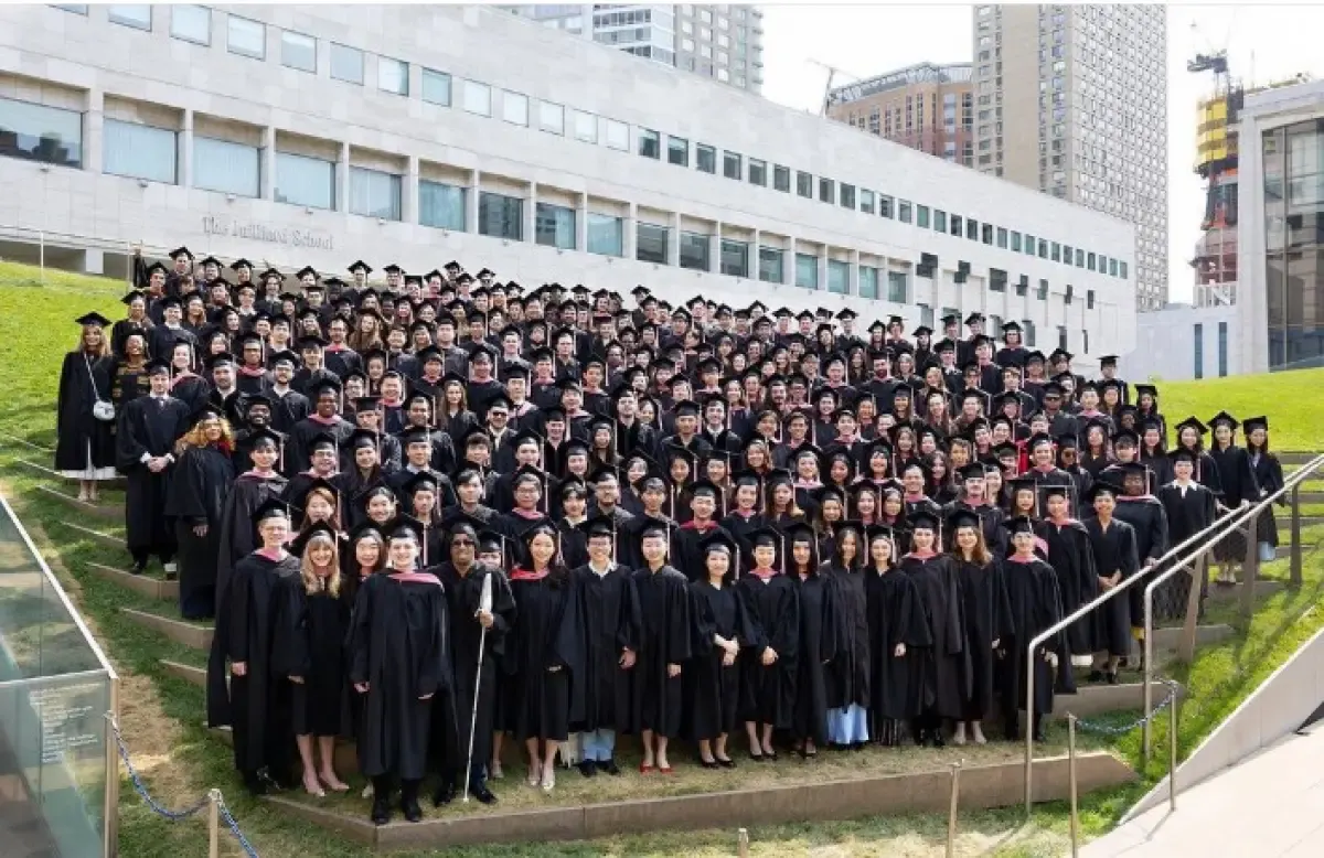 Lulusan Juilliard School (Sumber : Instagram/juilliardschool)