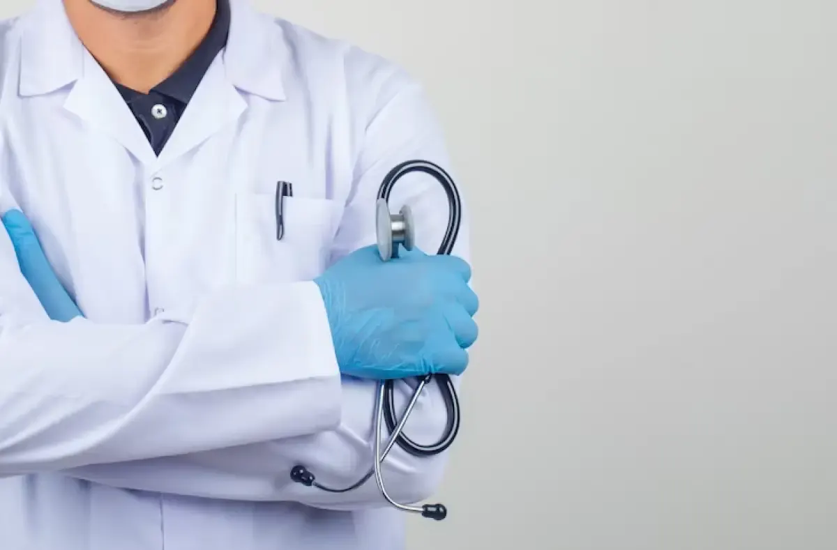 Dokter menjadi pekerjaan dengan gaji paling mahal di Indonesia 2023. (Sumber : Freepik.com/8photo)