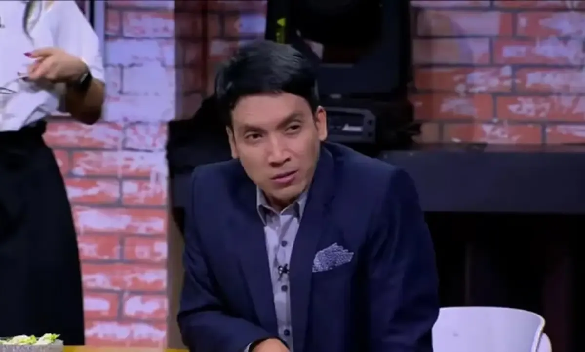 Potret Desta sehabis makan seblak (Sumber : YouTube/TonightShowNet)