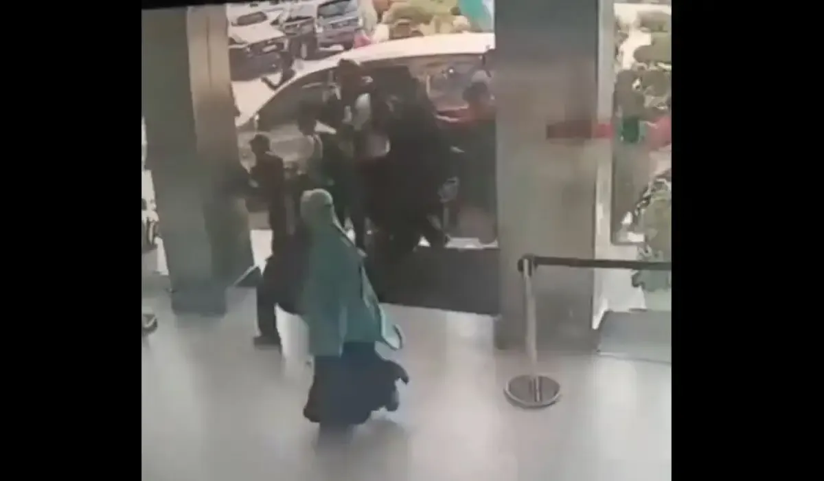 Tawuran Pelajar di Cikarang Barat, Kabupaten Bekasi (Sumber : Tangkap Layar/Twitter)