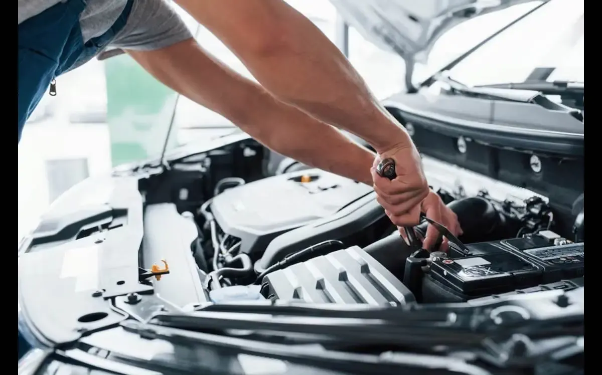 Daftar Bengkel Mobil 24 Jam Terbaik di Kabupaten Indramayu Provinsi Jawa Barat (Sumber : freepik.com)