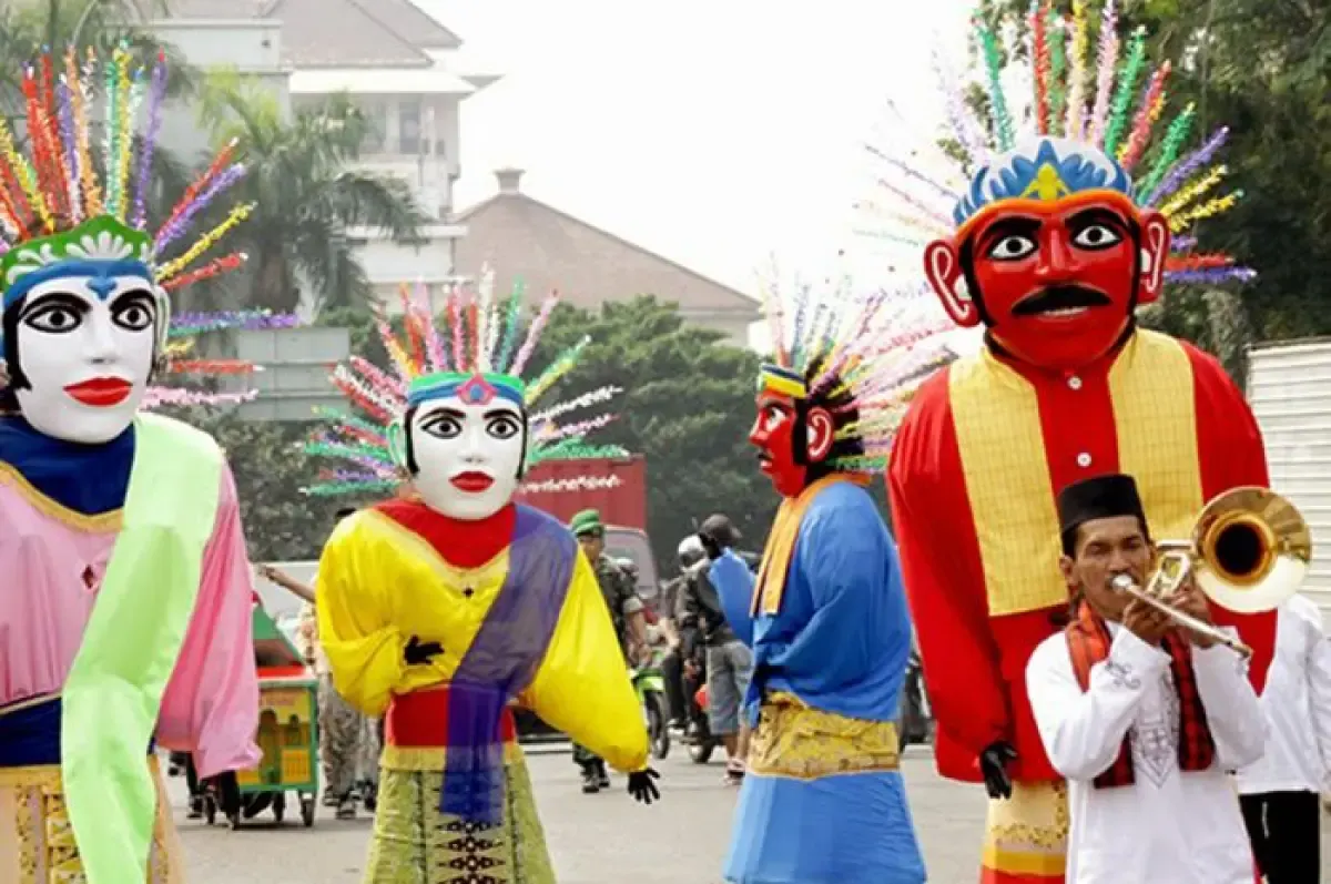 Ondel-Ondel asal Betawi (Sumber : bobo.grid.id)