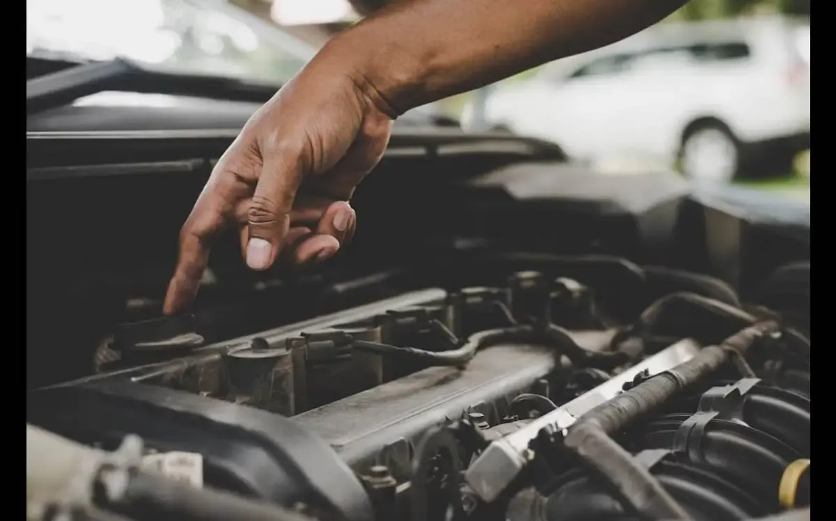 Daftar Bengkel Mobil 24 Jam Terbaik di Kabupaten Kudus Provinsi Jawa Tengah (Sumber : freepik.com)