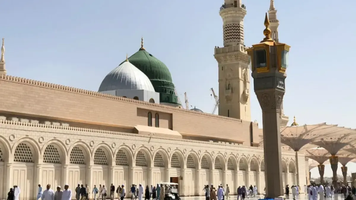Sholawat Ya Nafsuti Bibiliqo, Memiliki Makna Mendalam Mengenai Kebahagiaan Ziarah ke Makam Rasullulah Muhammad S.A.W (Sumber : Pinterest)