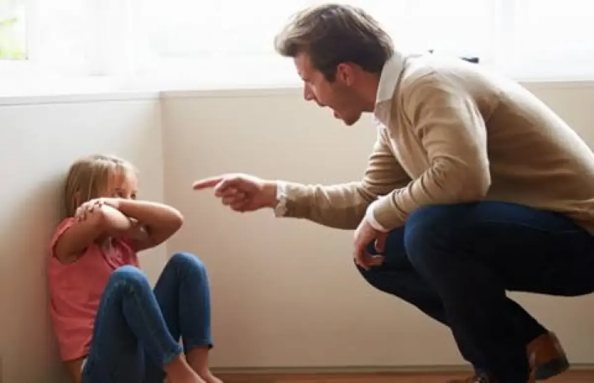 Membentak anak (istockphoto.com/)