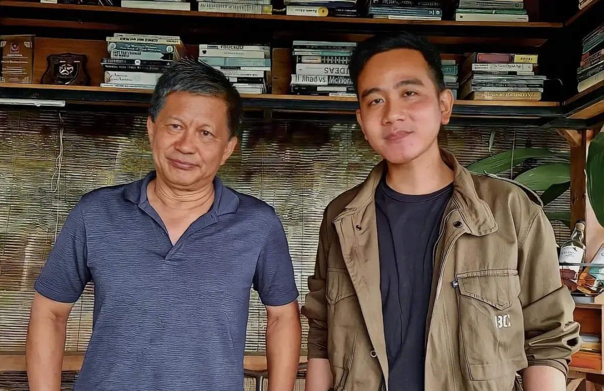 Rocky Gerung bersama Gibran Rakabuming Raka (Sumber : Instagam/rocky.gerung_)