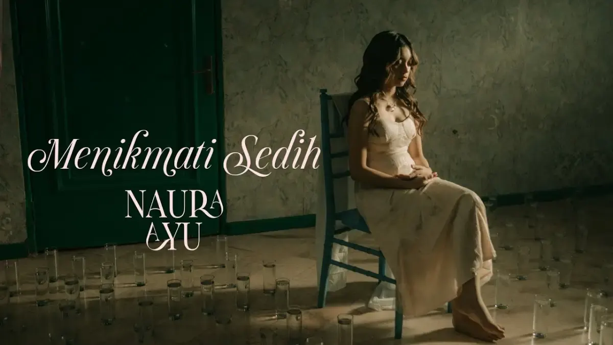 Lirik Lagu Menikmati Sedih yang Dinyanyikan Oleh Naura Ayu (Sumber : Youtube)