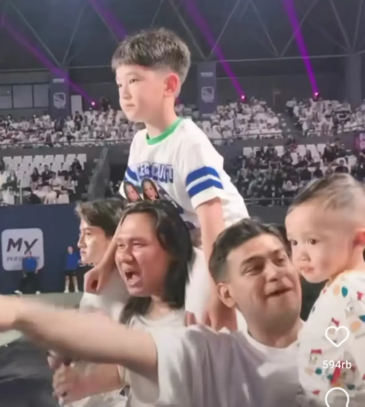 Momen Keanu Angelo dan Fadil Jadi gendong anak Raffi Ahmad di Lagi Lagi Tenis (Sumber : Instagram/fadiljaidi)
