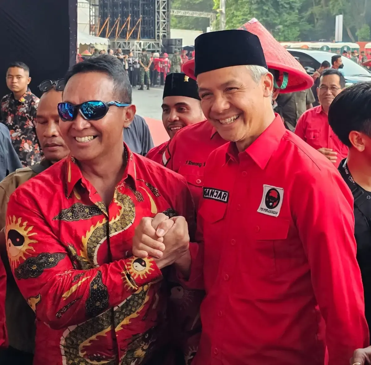Andika Perkasa dan Ganjar Pranowo hadiri peringatan Bulan Bung Karno di SUGBK, Jakarta. (Sumber : Twitter/Miduk17)