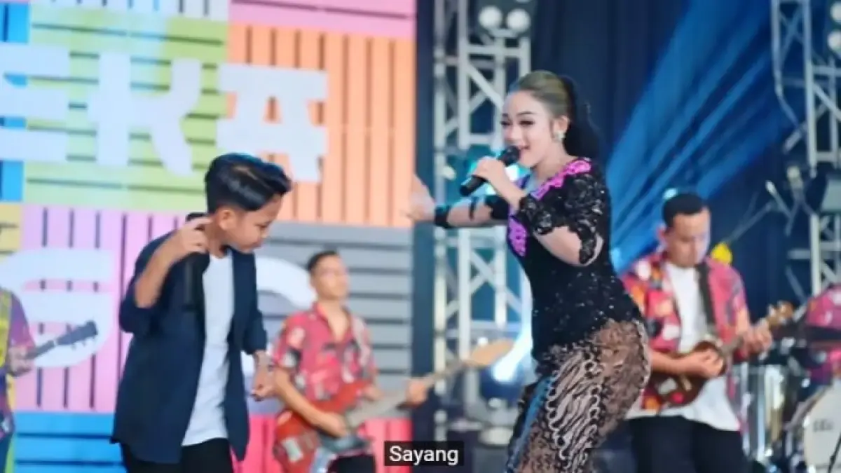 Lirik Lagu ALOLO SAYANG Oleh Farel Prayoga ft. Niken Salindry yang Masih Bertengger di Trending Youtube (Sumber : YOUTUBE)