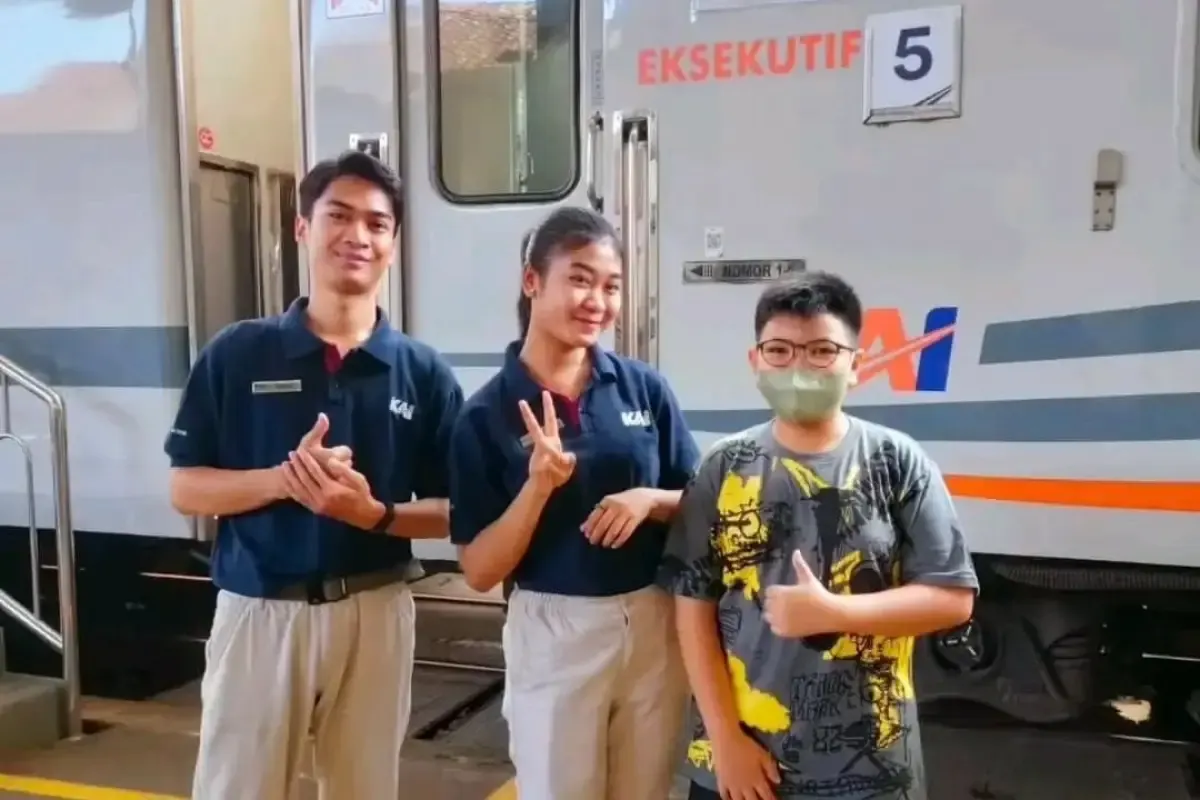 Sosok Gusti Muhammad yang naik kereta api sendiri di usia 12 tahun. (Sumber : Twitter/@sahabat_kereta)