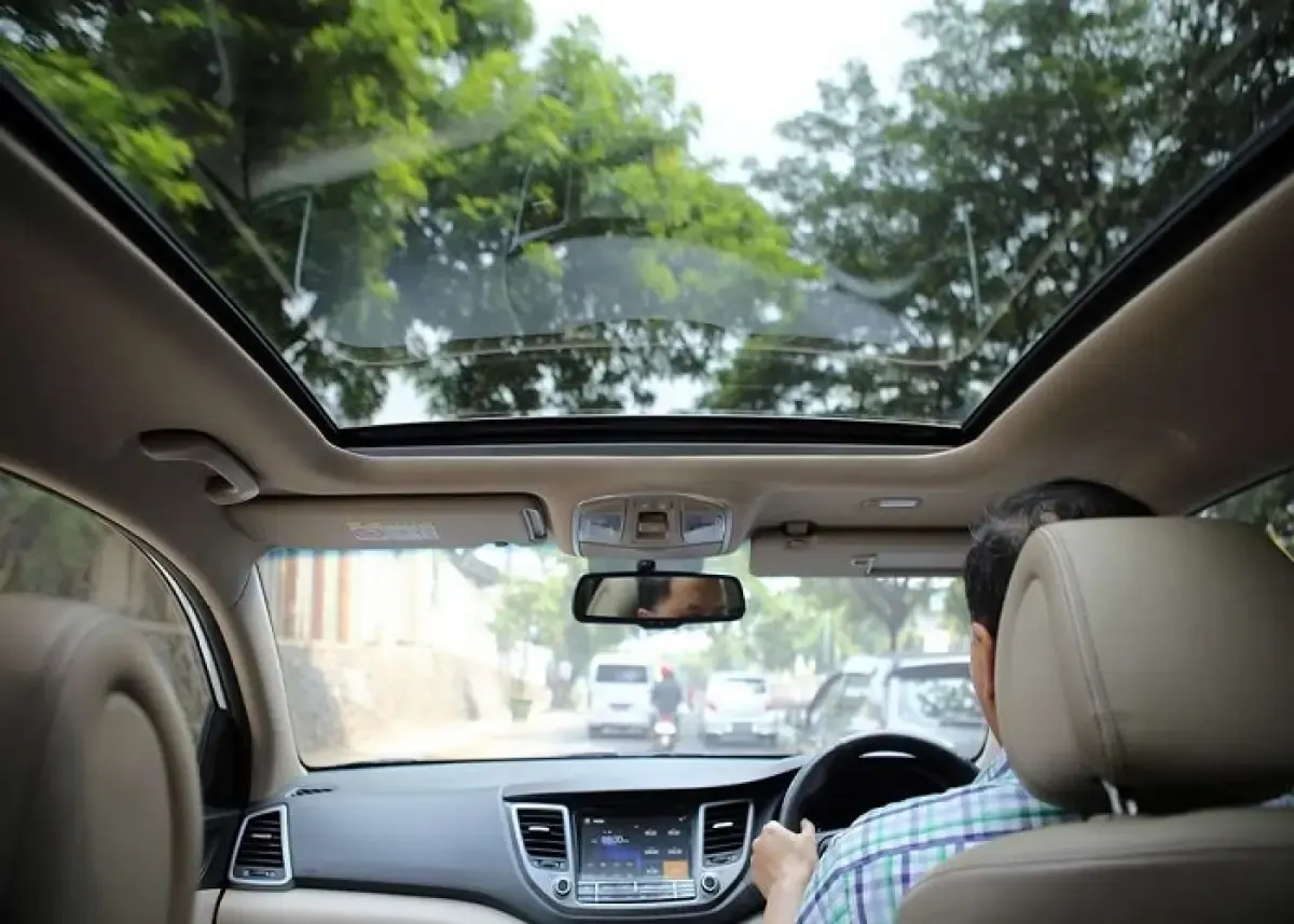 Ilustrasi mobil dengan panoramic roof yang terlihat mewah (Sumber : hyundaimobil.co.id)