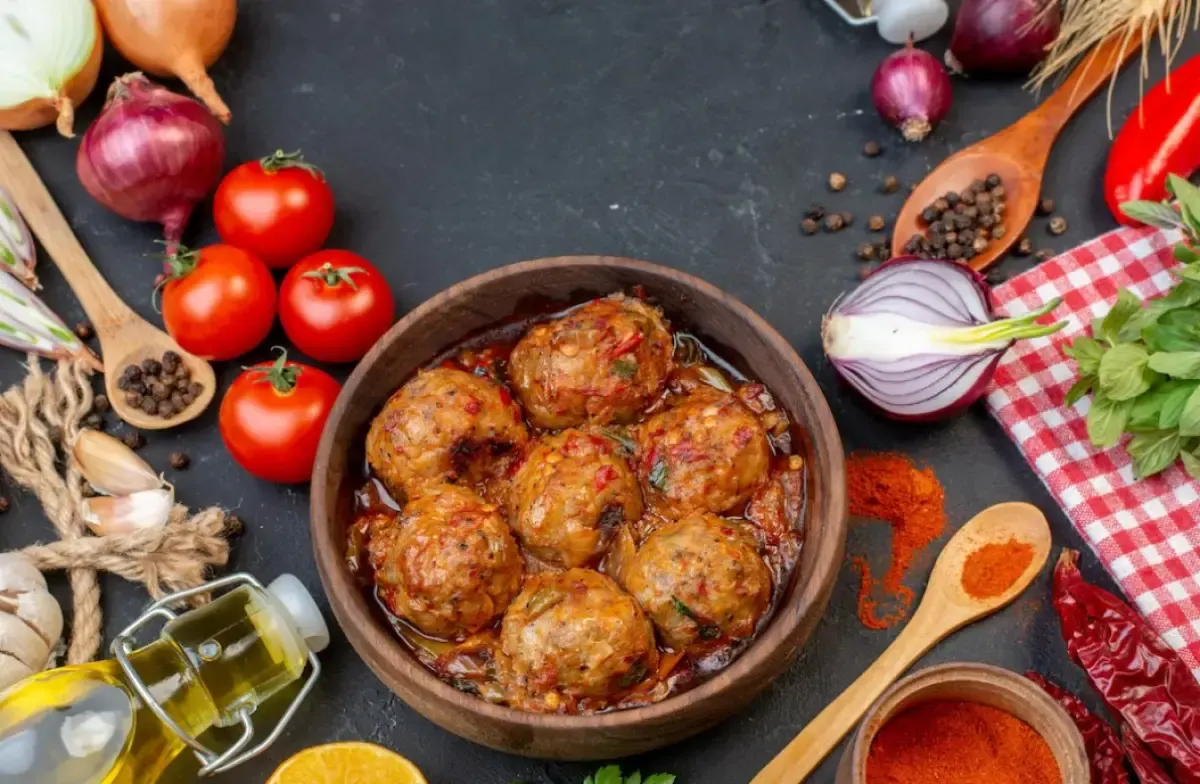 5 Resep Pentol Daging Kenyal dan Gurih Paling Enak, Nikmat Banget Cocok untuk Camilan (Sumber : freepik/KamranAydinov)