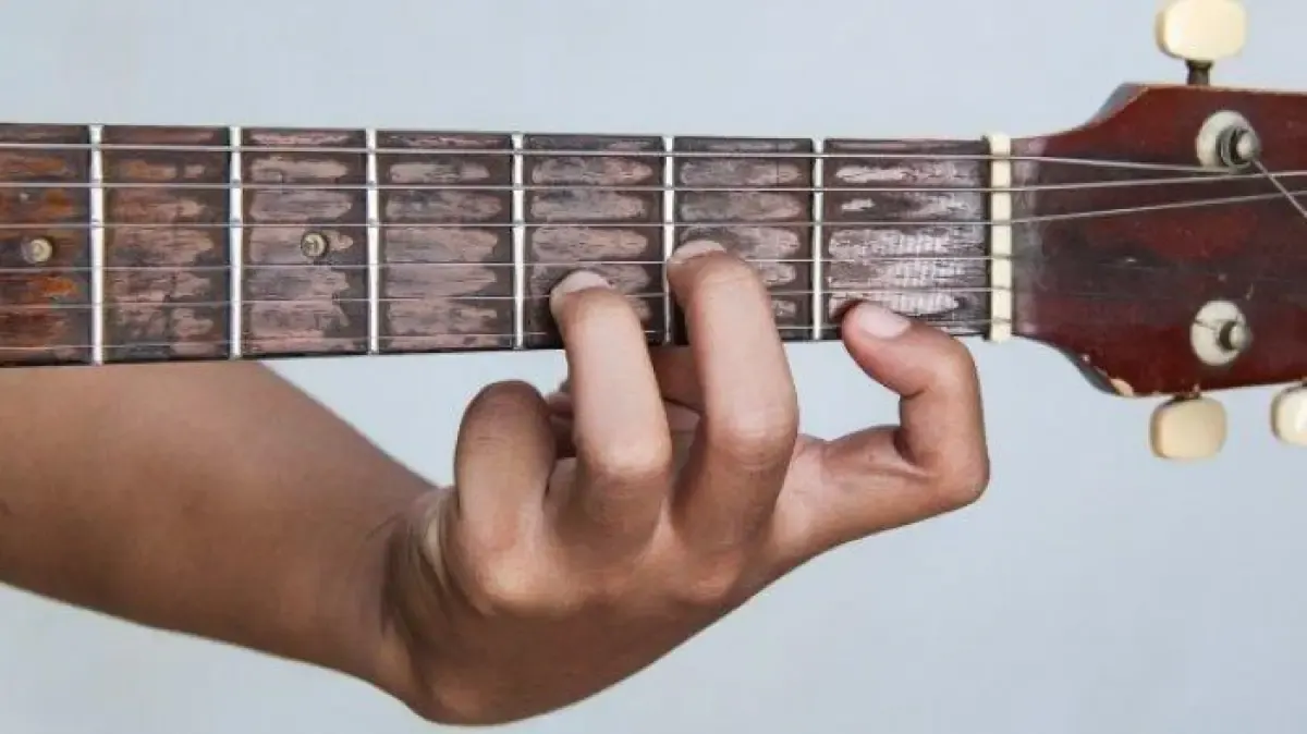 Berikut 5 Lagu beserta Chord Gitar pada Saat Nongkrong, Biar Makin Keren Nongkrongnya! (Sumber : Pinterest)