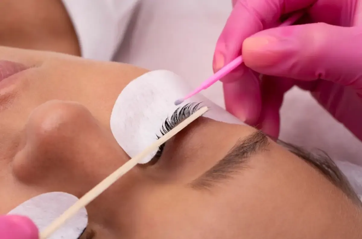 Apa Bedanya Klinik Kecantikan dengan Salon? Mari Ketahui Perbedaannya, Jangan Sampai Keliru (Sumber : freepik)