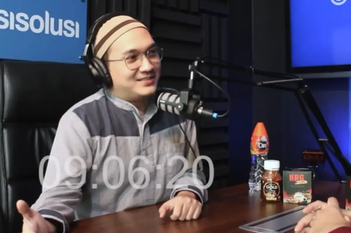 Sosok Egi John yang sudah hijrah. (Sumber : YouTube/kasisolusi)