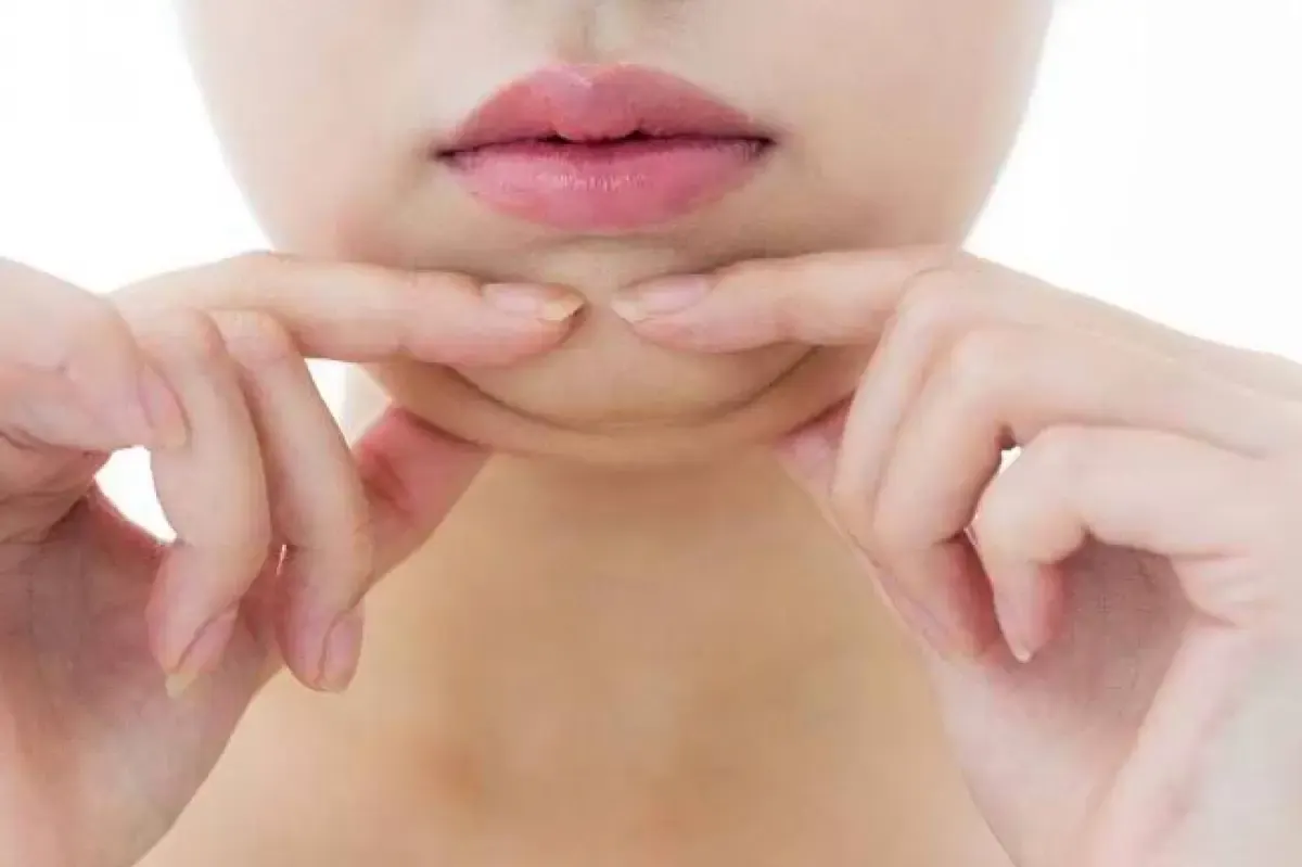 Double chin (freepik.com/
