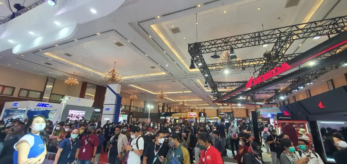 Ilustrasi: Suasana pameran otomotof GIIAS (Sumber : Labviral.com/Ica Juniyanti)