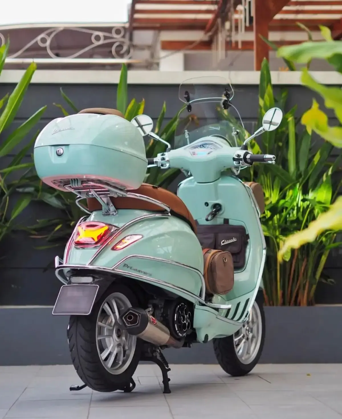 Modifikasi Vespa Primavera konsep Touring (Sumber : Instagram/vespaprimavera_indonesia)