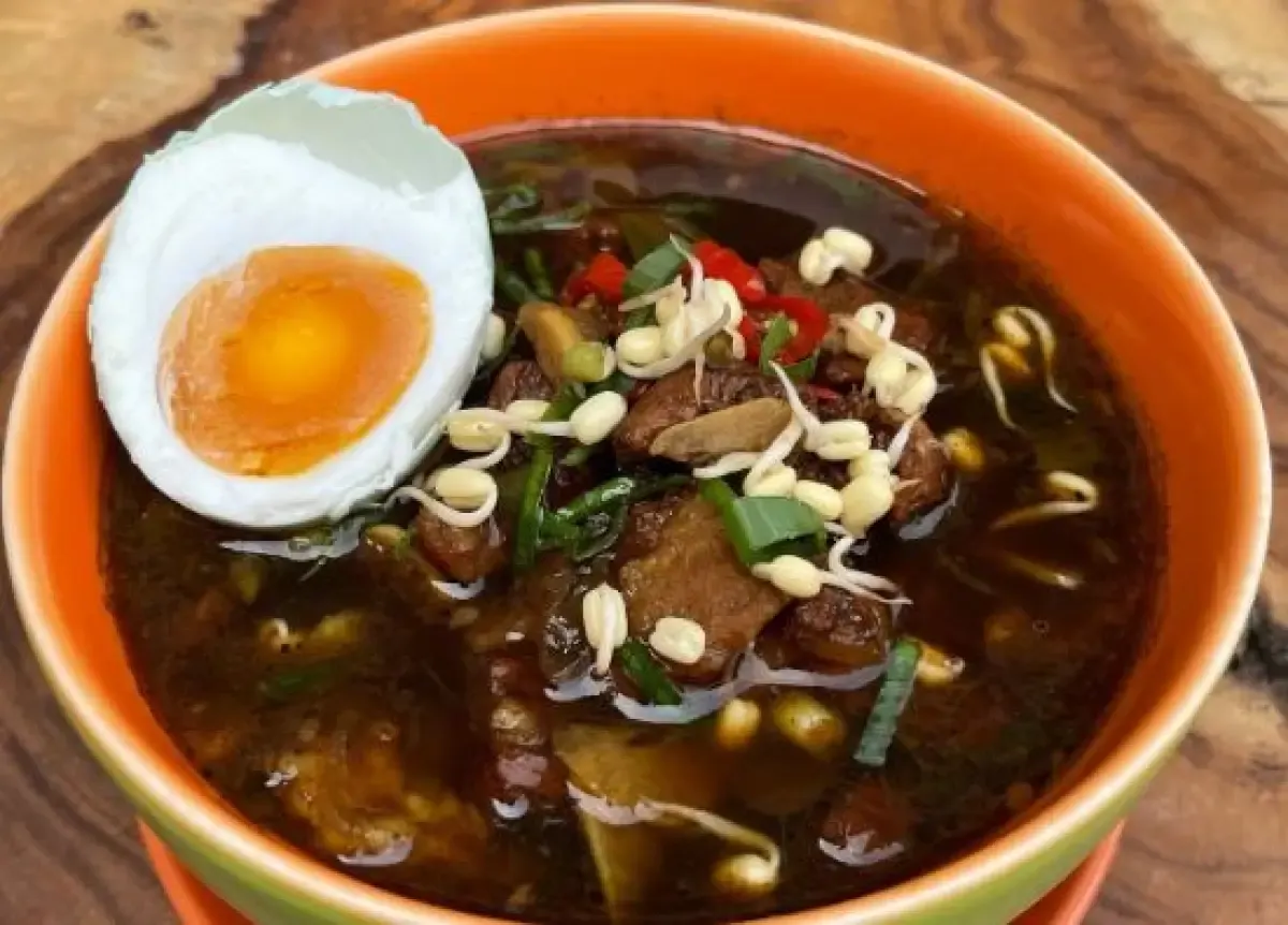 Rawon dinobatkan sebagai sup terenak dunia.  (Sumber : Instagram/rawonsemeru.id)