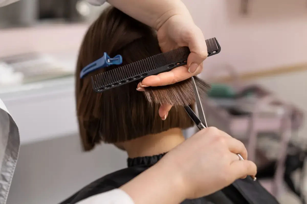 10 Arti Mimpi Potong Rambut Pendek, Bisa Bantu Kamu Menafsirkan Mimpi(Sumber : freepik)