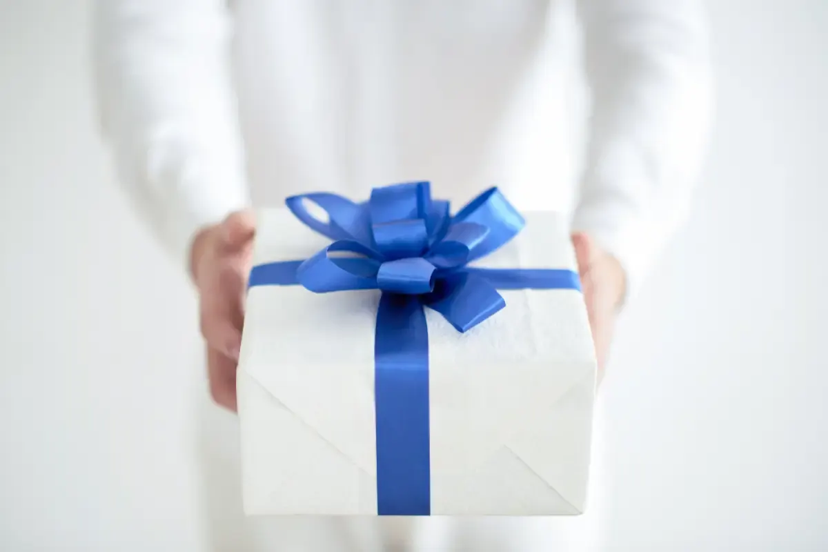 Kado Unik untuk Sahabat (Sumber : freepik/pressfoto)