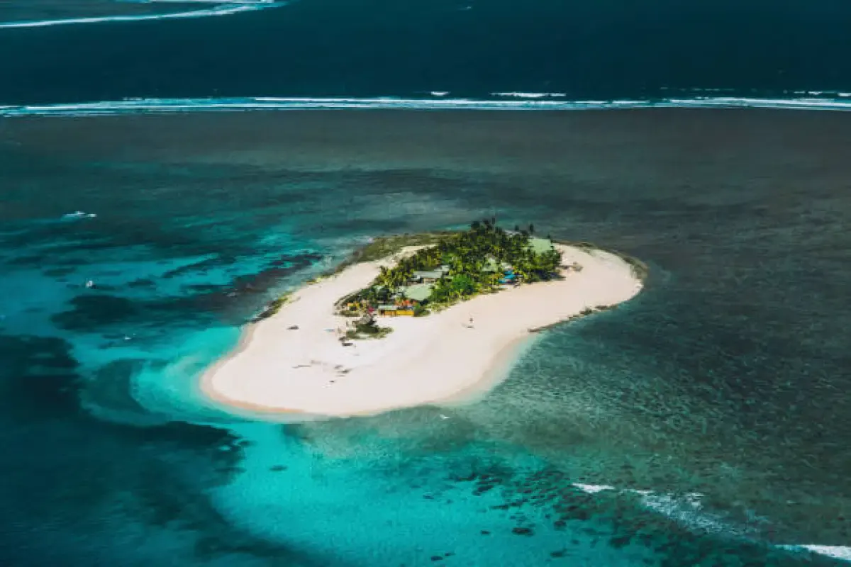 Ilustrasi: Pulau terkecil pulau Simping (Sumber : Istockphoto.com)