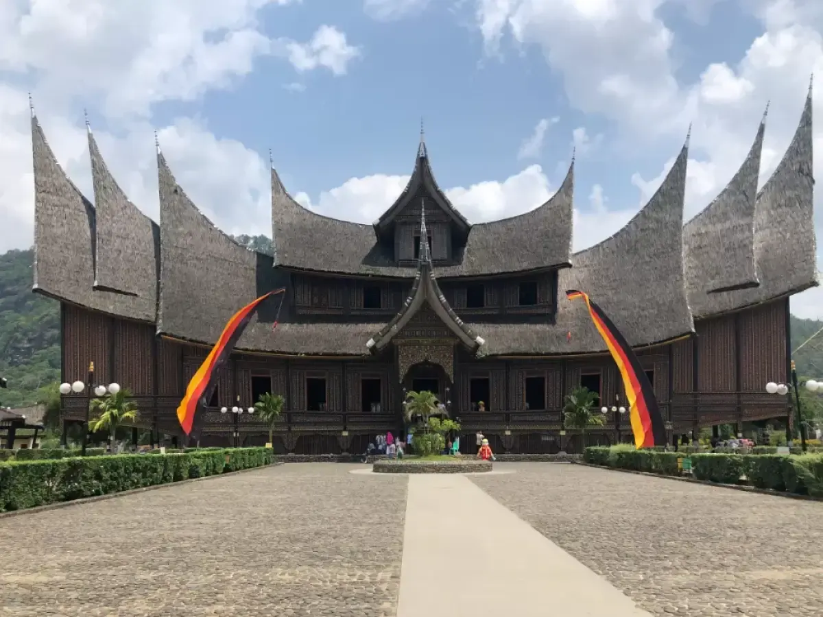 10 Rumah Adat Sumatera dari Aceh hingga Lampung (Sumber : Pinterest)