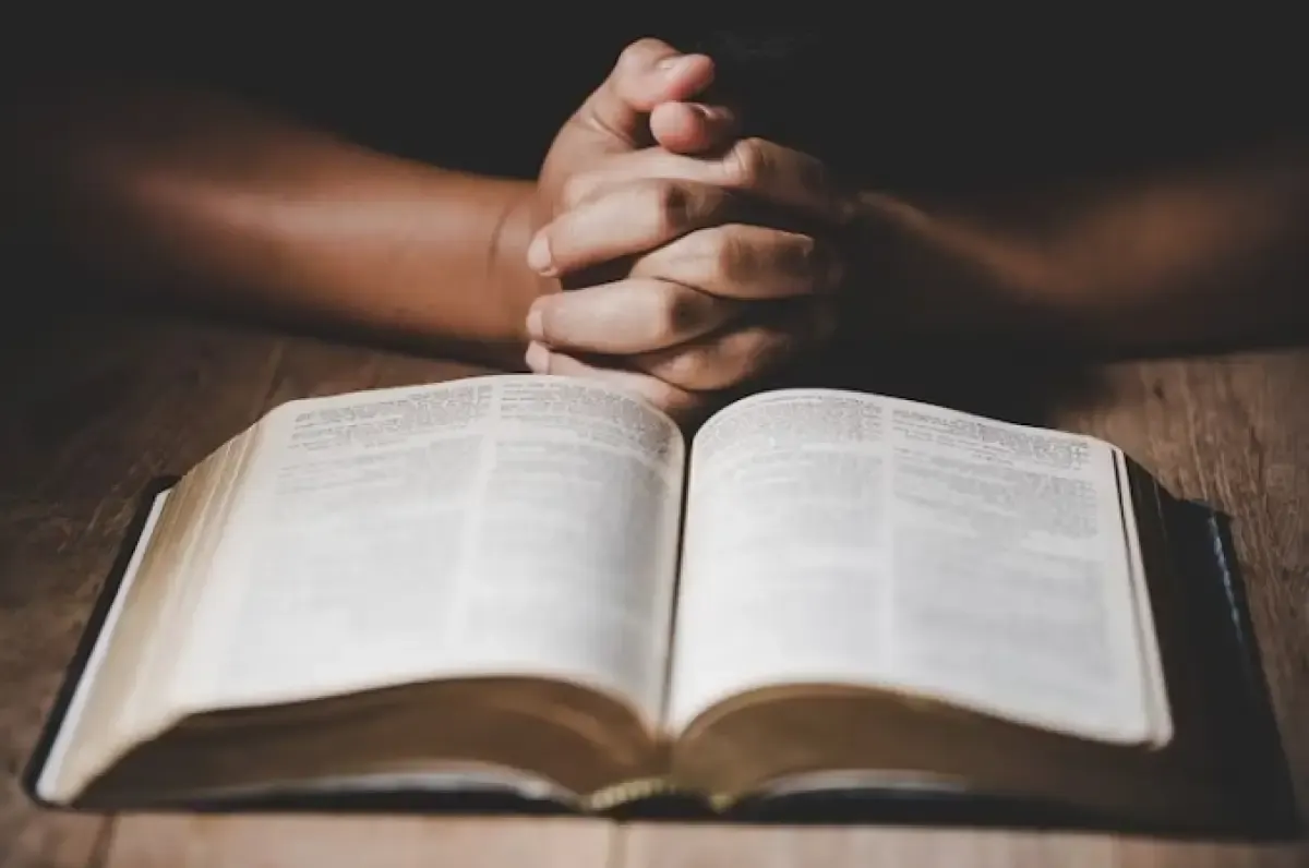 24 Ayat Alkitab tentang Kasih dari Perjanjian Lama dan Baru, Jadi Perekat Kehidupan Bersesama yang Beragam (FOTO: Freepik.com)