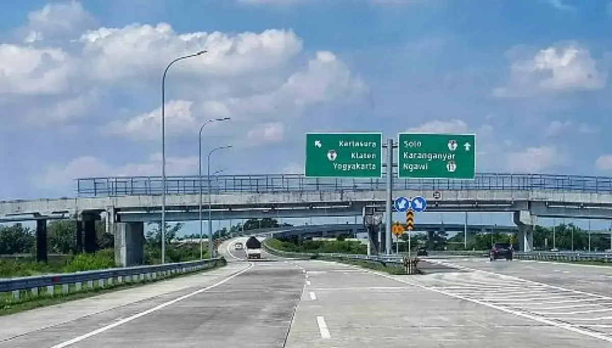 Tol Solo-Ngawi sepanjang 90 km menghubungkan Provinsi Jawa Tengah dan Jawa Timur.  (Sumber : Instagram/drisendo.pict)