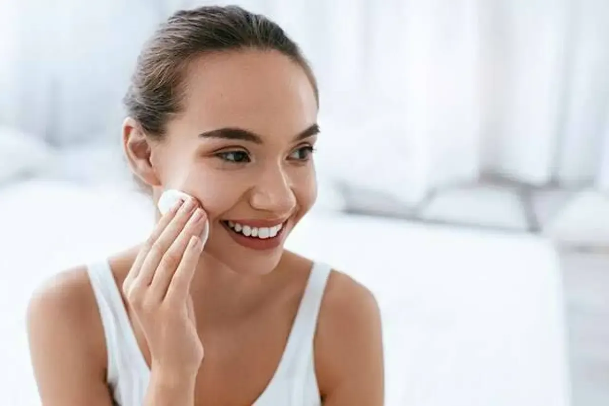 Baby oil for skin (freepik.com)
