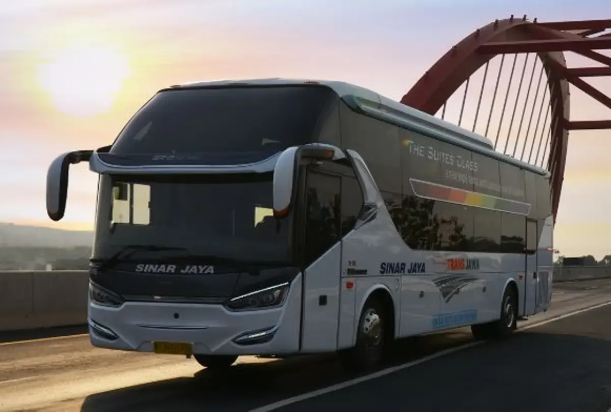 PO Sinar Jaya saat melintas di Tol Jawa. (Sumber : sinarjayagroup.co.id)