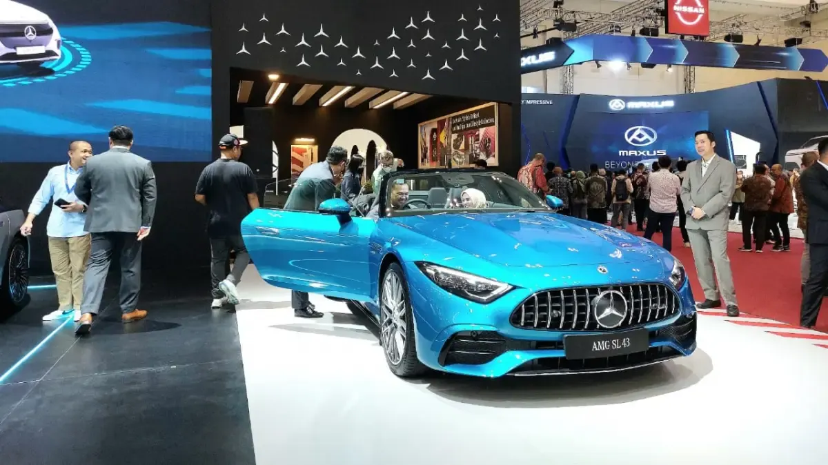 Mercedes Benz Pamer Mobil Listrik Mercedes AMG SL 43 Berharga Rp3,2 M di GIIAS 2023, Mari Intip Spesifikasi Gokilnya (FOTO: Labviral.com/Ica Juniyanti)