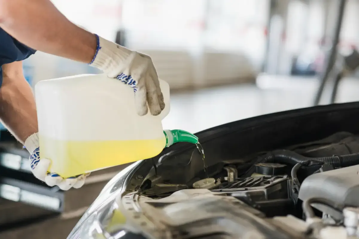 7 Penyebab Oli Mobil Cepat Habis yang Perlu Dihindai, Agar Berkendara Lebih Nyaman dan Mobil Tetap Awet Bertenaga (FOTO: Freepik)