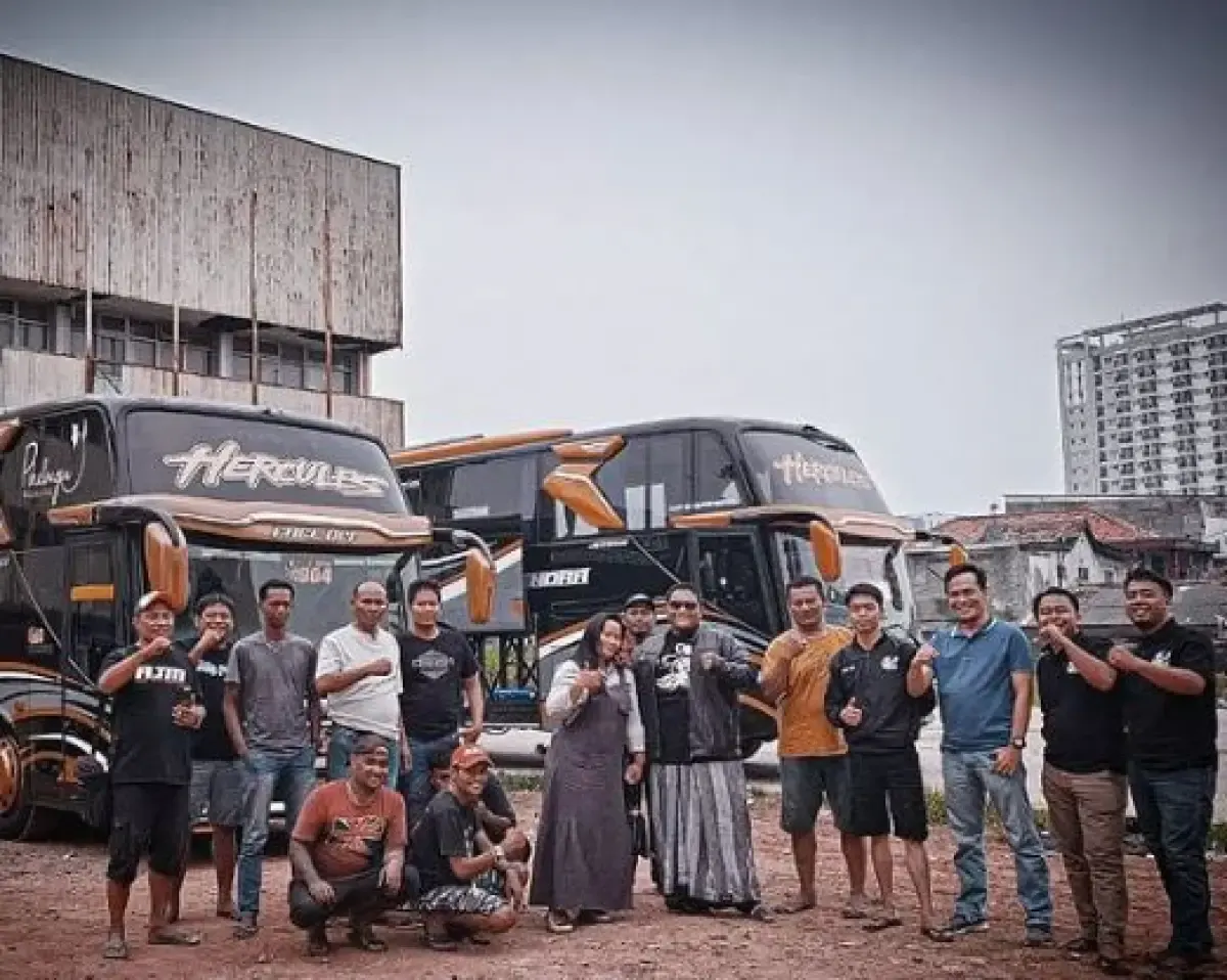 Rian Mahendra bersama timnya di PO MTI.  (Sumber : Instagram/rianmahendra83)