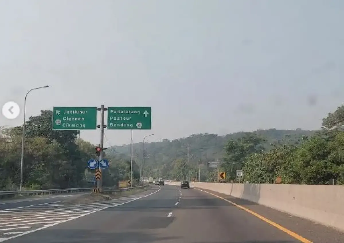 Potret Tol Cipularang.  (Sumber : Instagram/driving_around_id)