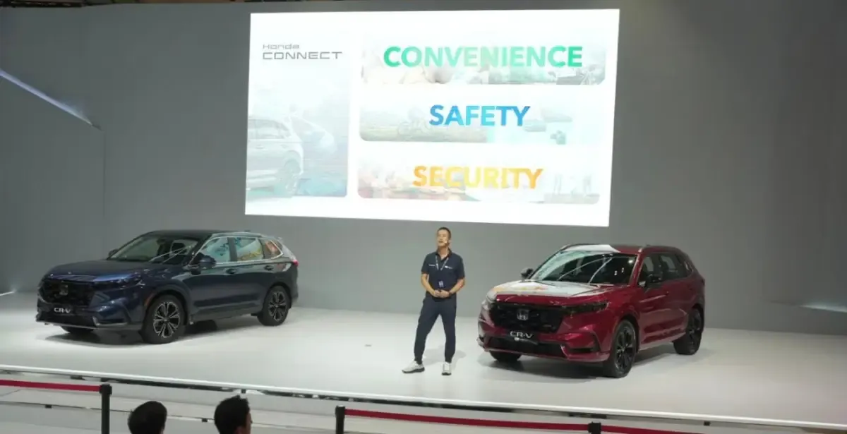 Sematkan Teknologi Honda Connect pada All New Honda CR-V, Kamu Kini Bisa Jalin Cinta Segitiga dengan Mobil dan Ponsel (FOTO: Labviral.com/Ica Juniyanti)
