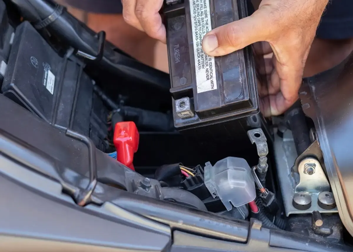 Ilustrasi aki tekor, penyebab motor mogok (Sumber : evalube.com)