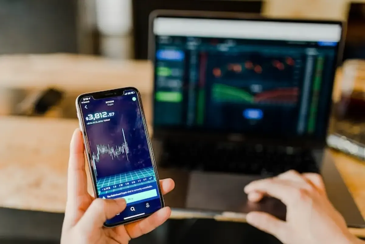 Ilustrasi investasi  (Sumber : unsplash.com/@austindistel)