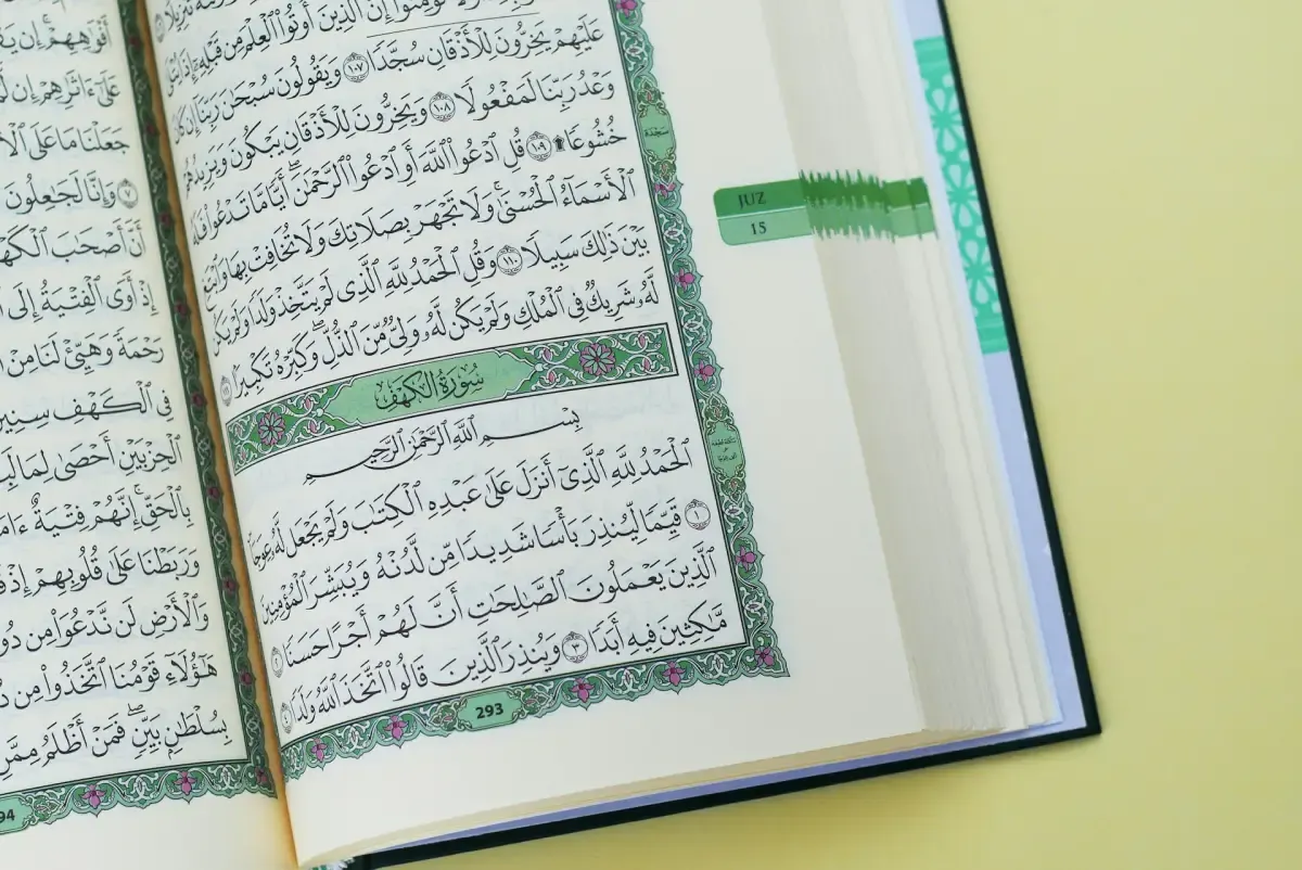 Surah Ali Imran ayat 159. (Sumber : unsplash.com/Aqwam Jembatan Ilmu)