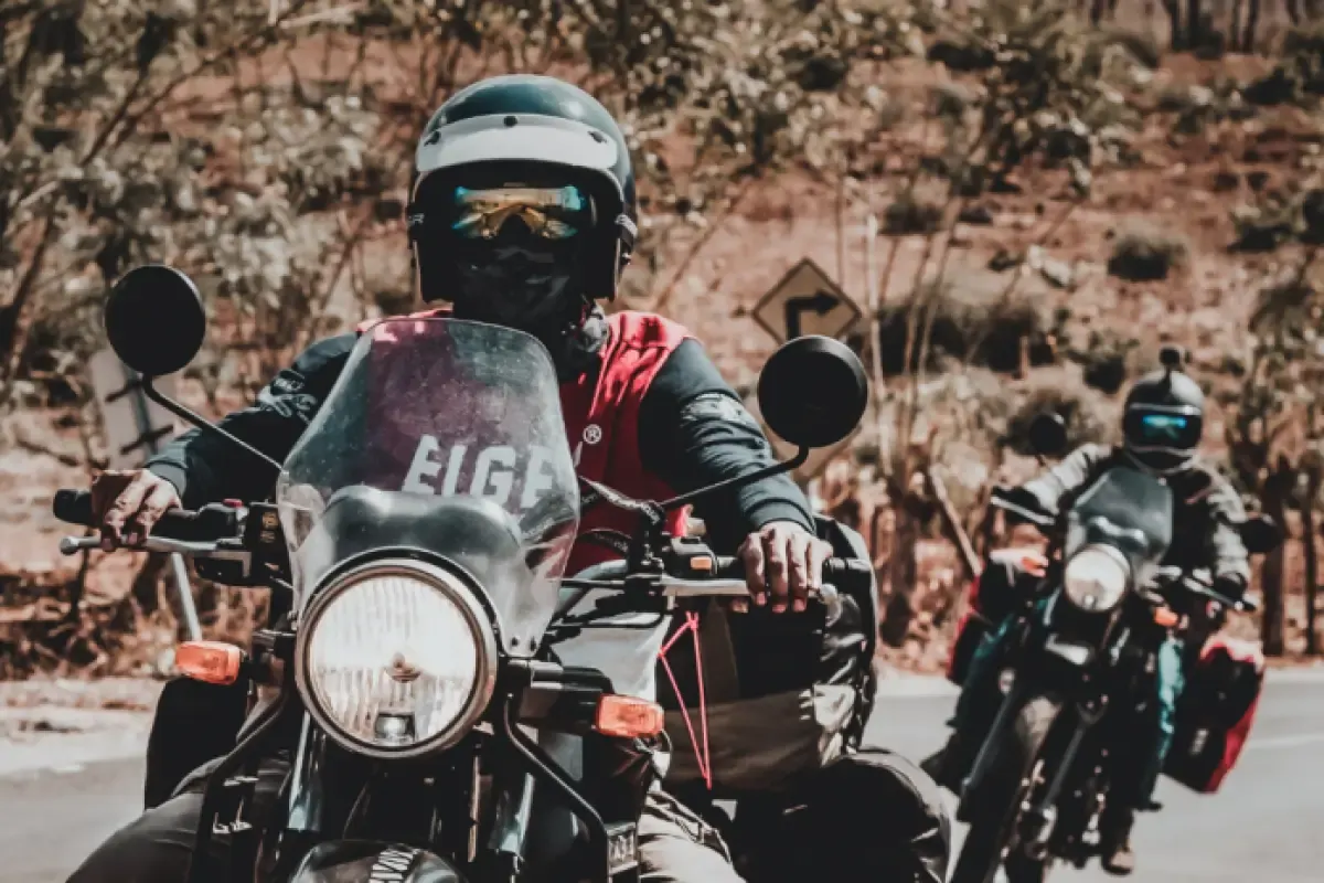 Ilustrasi touring sepeda motor (Sumber : eigeradventure.com)