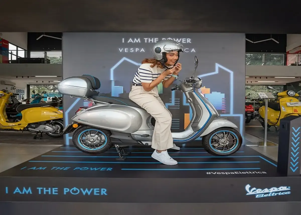 Vespa Elettrica menawarkan test ride bagi calon pembeli.  (Sumber : Dok. Piaggio Indonesia)