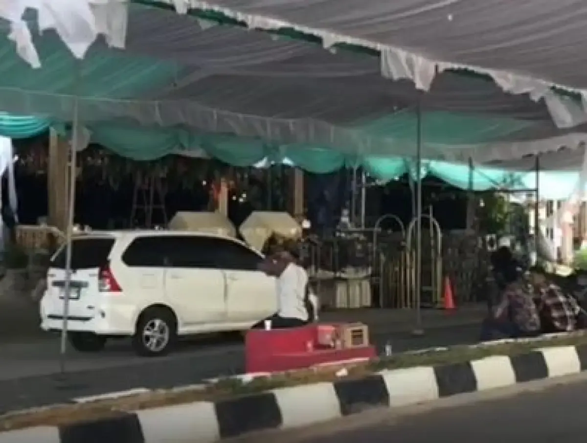Penutupan jalan untuk pesta pernikahan anak anggota DPRD Kepri.  (Sumber : Instagram/Batam Bergerak)