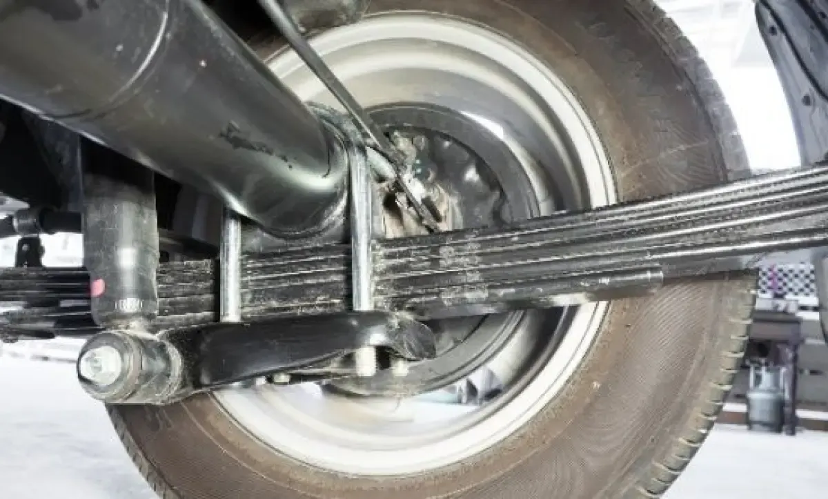 Perbedaan per daun dan per keong pada mobil.  (Sumber : Lifepal)