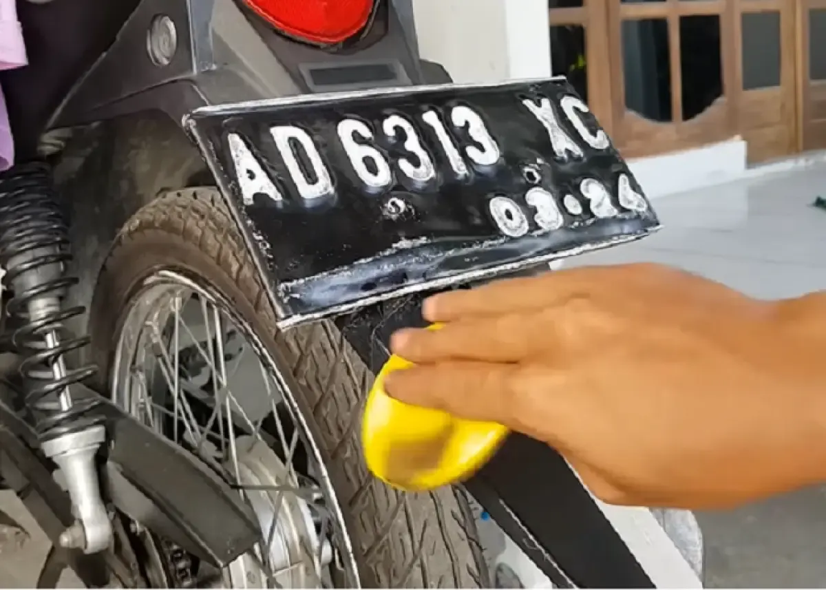 Ilustrasi perawatan pada cat motor (Sumber : youtube/ Mas DIY)